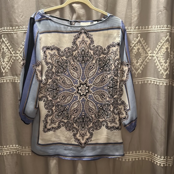 Medium lightweight half sleeve top from nyc company - Picture 2 of 9